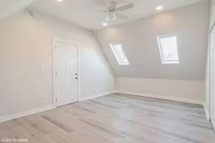 2909 N Ridgeway Ave, Chicago, IL 60618 - Photo 23
