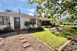 1225 McKee St, Centralia, IL 62801 - Photo 3