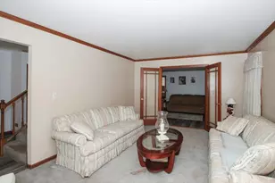 619 Yardley Ln, Hoffman Estates, IL 60192 - Photo 3