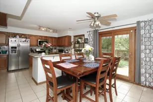 619 Yardley Ln, Hoffman Estates, IL 60192 - Photo 9