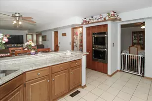 619 Yardley Ln, Hoffman Estates, IL 60192 - Photo 7