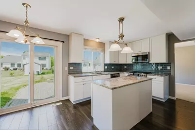 1371 E Braymore Circle, Naperville, IL 60564 - Photo 9