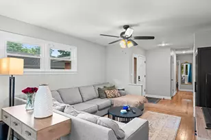 513 S William St, Mount Prospect, IL 60056 - Photo 5