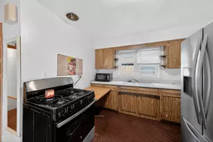 5438 W Melrose St, Chicago, IL 60641 - Photo 23