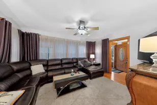 5438 W Melrose St, Chicago, IL 60641 - Photo 5
