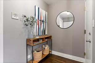 524 W Cornelia Ave, Chicago, IL 60657 - Photo 3