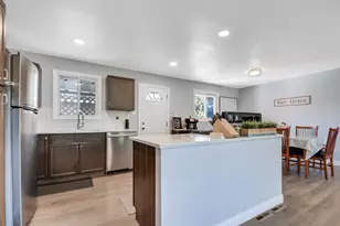 9401 S 80th Ct, Hickory Hills, IL 60457 - Photo 5