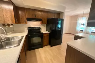 69 Devonshire Cir, Elgin, IL 60123 - Photo 7