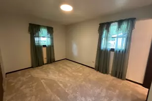 69 Devonshire Cir, Elgin, IL 60123 - Photo 9