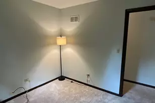 69 Devonshire Cir, Elgin, IL 60123 - Photo 15