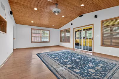 513 Pembroke Road SW, Poplar Grove, IL 61065 - Photo 9