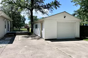 4 Geneske Ct, Streator, IL 61364 - Photo 11