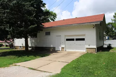 426 S Clinton Street, Clifton, IL 61727 - Photo 3