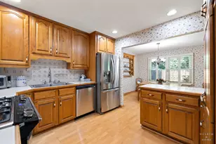 261 Sutton Ct, Bloomingdale, IL 60108 - Photo 13