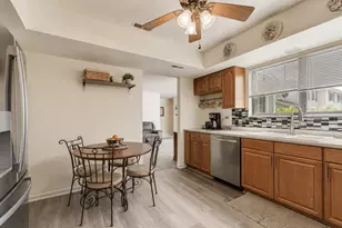 21 Wake Robin Ct, Woodridge, IL 60517 - Photo 5