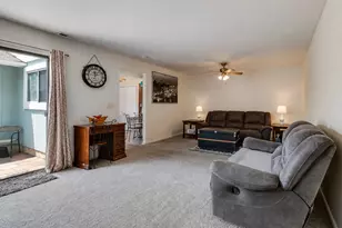 21 Wake Robin Ct, Woodridge, IL 60517 - Photo 3