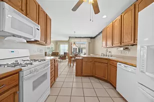 21254 Montclare Lake Dr, Crest Hill, IL 60403 - Photo 9
