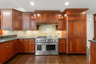 126 Stableford Dr, Glen Ellyn, IL 60137 - Photo 9