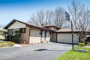 209 N Stevenson Ln, Mount Prospect, IL 60056 - Photo 1