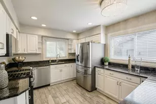 4491 Thornbark Dr, Hoffman Estates, IL 60192 - Photo 9