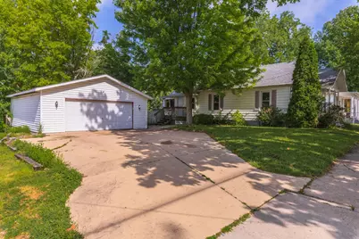 1109 S Oak Street, Bloomington, IL 61701 - Photo 1