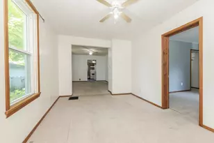 1109 S Oak St, Bloomington, IL 61701 - Photo 5