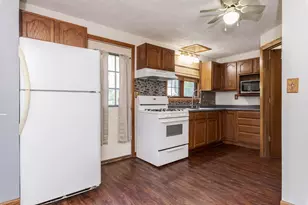 1109 S Oak St, Bloomington, IL 61701 - Photo 9