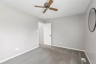15 Cour Deauville, Palos Hills, IL 60465 - Photo 23
