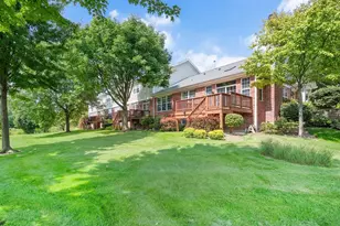 134 Chestnut Hills Cir, Burr Ridge, IL 60527 - Photo 35