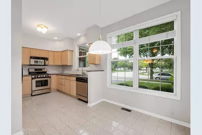 134 Chestnut Hills Circle, Burr Ridge, IL 60527 - Photo 9