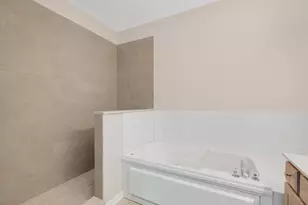 134 Chestnut Hills Cir, Burr Ridge, IL 60527 - Photo 19