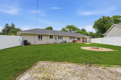 211 W Willow Street, Fairbury, IL 61739 - Photo 33