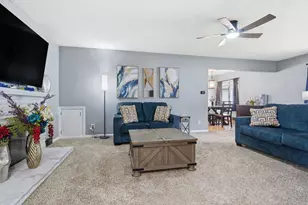 211 W Willow St, Fairbury, IL 61739 - Photo 3