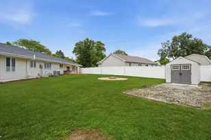 211 W Willow St, Fairbury, IL 61739 - Photo 37