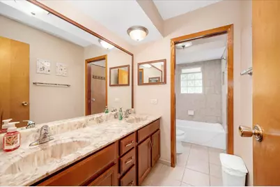 551 S Poplar Avenue, Elmhurst, IL 60126 - Photo 13