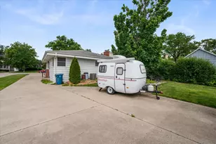551 S Poplar Ave, Elmhurst, IL 60126 - Photo 25