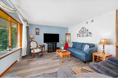 551 S Poplar Avenue, Elmhurst, IL 60126 - Photo 5