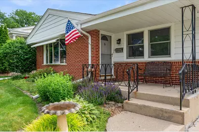 551 S Poplar Avenue, Elmhurst, IL 60126 - Photo 3