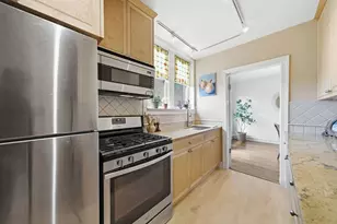 6751 N Artesian Ave, Chicago, IL 60645 - Photo 9