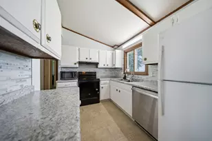 3447 Hilldale Dr, Freeport, IL 61032 - Photo 9
