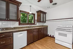 461 Uvedale Rd, Riverside, IL 60546 - Photo 13