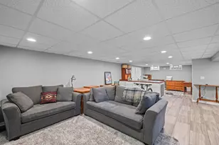 705 N Drury Ln, Arlington Heights, IL 60004 - Photo 11