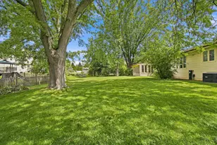 1621 Sleepy Hollow Ln, Dekalb, IL 60115 - Photo 3