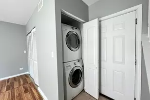 2426 W 32nd Pl, Chicago, IL 60608 - Photo 5