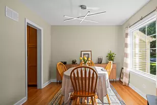 934 N Vail Ave, Arlington Heights, IL 60004 - Photo 3