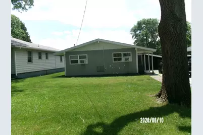 423 W Chestnut Street, Hoopeston, IL 60942 - Photo 1
