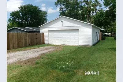 423 W Chestnut Street, Hoopeston, IL 60942 - Photo 3