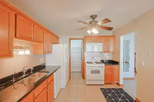 220 Oak Knoll Ct, Schaumburg, IL 60193 - Photo 11