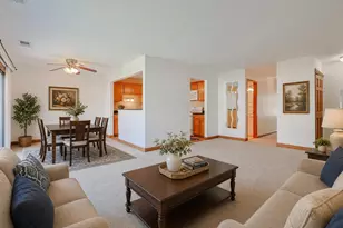 220 Oak Knoll Ct, Schaumburg, IL 60193 - Photo 7
