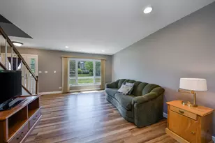 297 Springbrook Ln, Carol Stream, IL 60188 - Photo 5